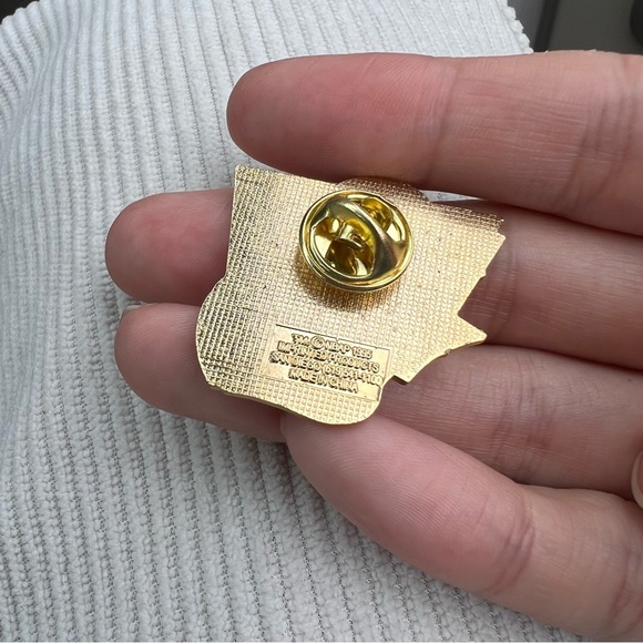 Vintage Los Angeles Lakers pin/brooch - Picture 3 of 3